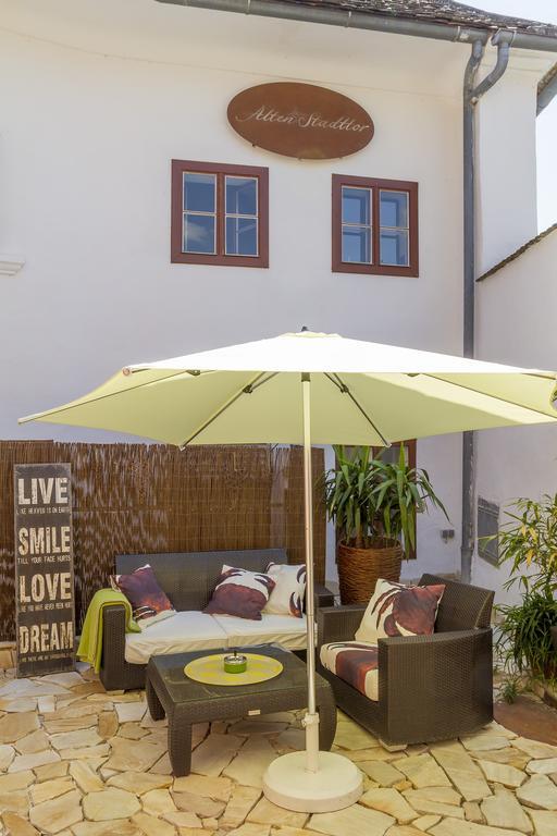 Unser Rosa Haus Fuer Sie Rust Phòng bức ảnh
